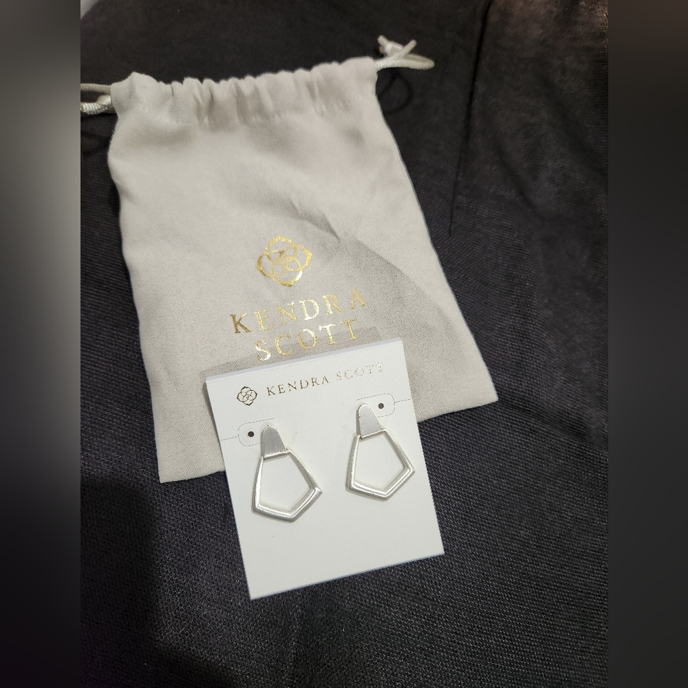 Kendra Scott Silver  Earrings with Pouch NWT